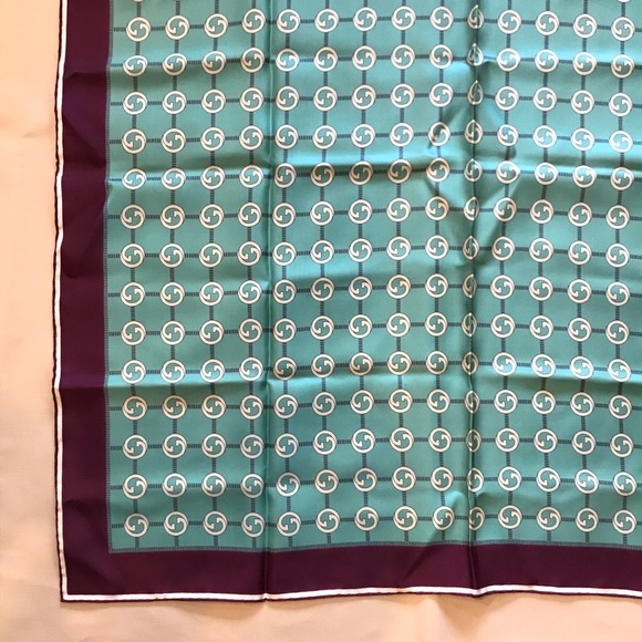 Statement Gucci 100% Silk Scarf Network GG 90 x 90 - Picture 9 of 12